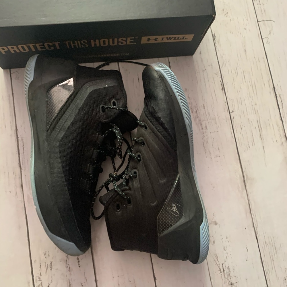 Shoes - Picture 5 of 6